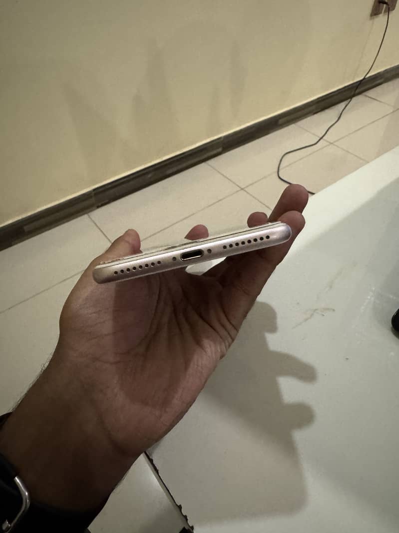 Apple iPhone 7 Plus 4