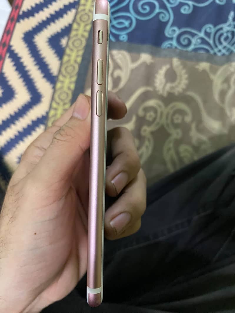 Apple iPhone 7 2