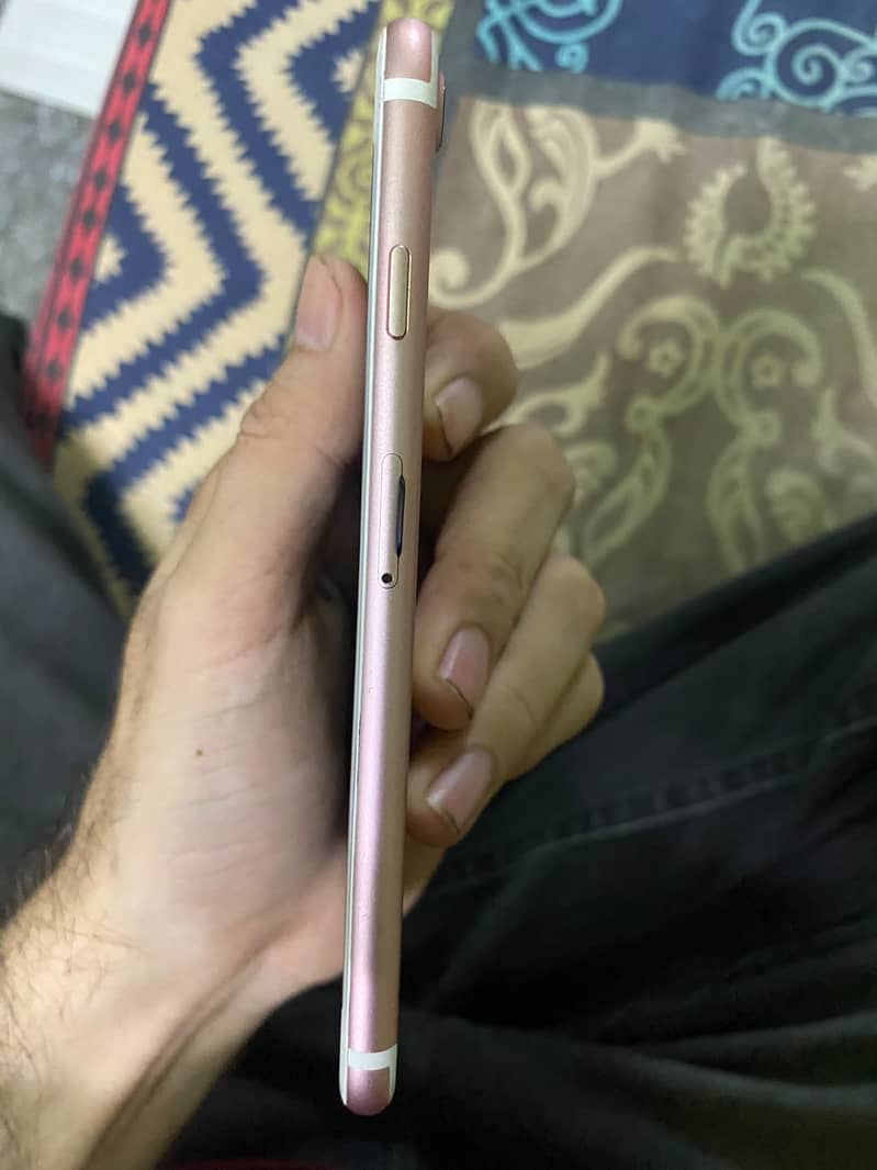 Apple iPhone 7 3