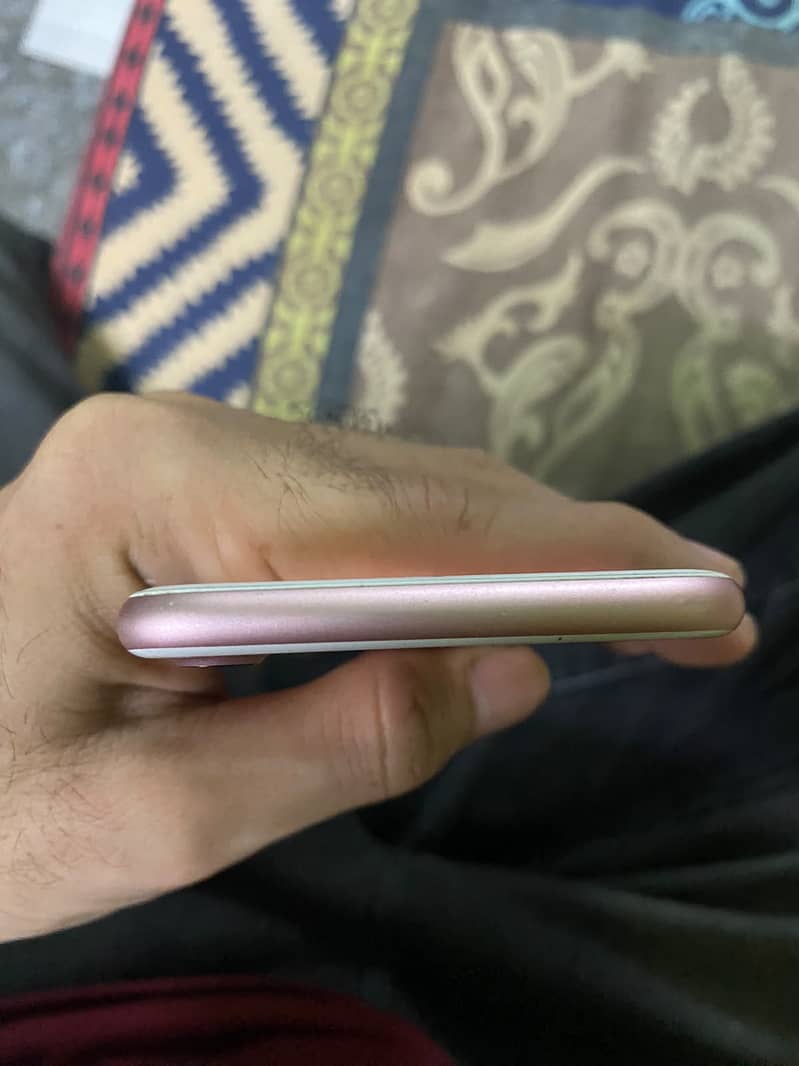 Apple iPhone 7 4