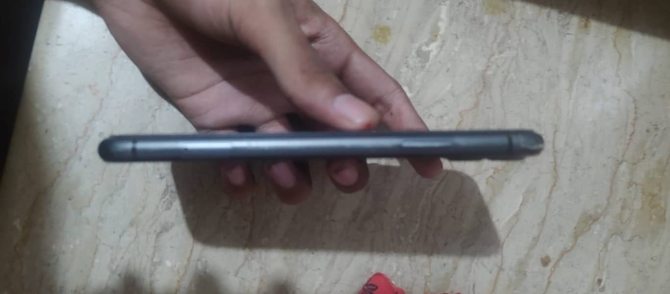 Apple iPhone 11 3