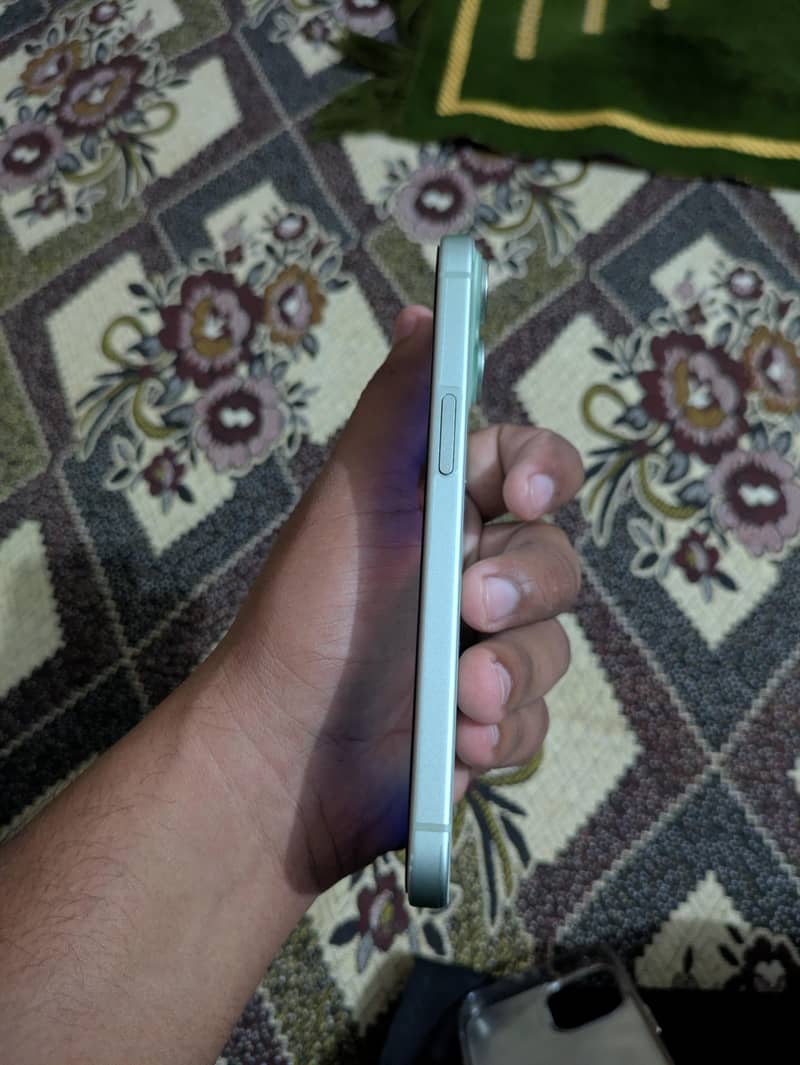 Apple iPhone 15 2