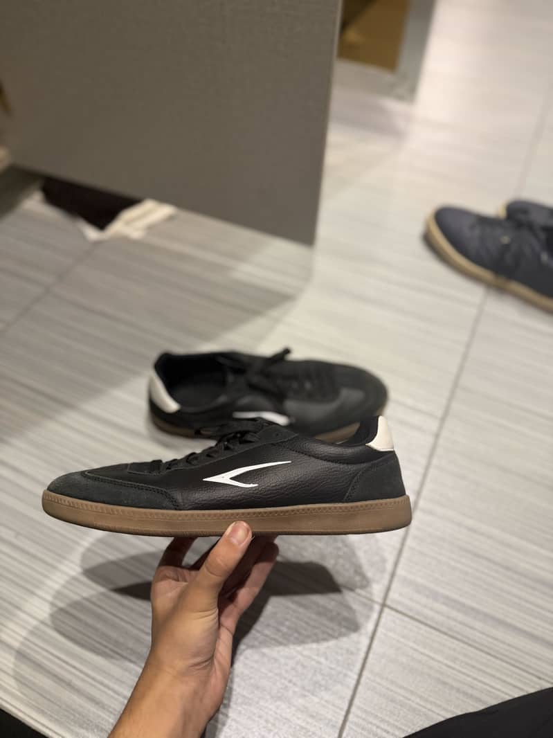 DASH SNEAKERS 1
