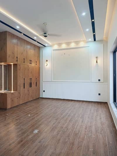 Premium 700 Square Feet Flat Is Available For sale In Maskan Chowrangi
