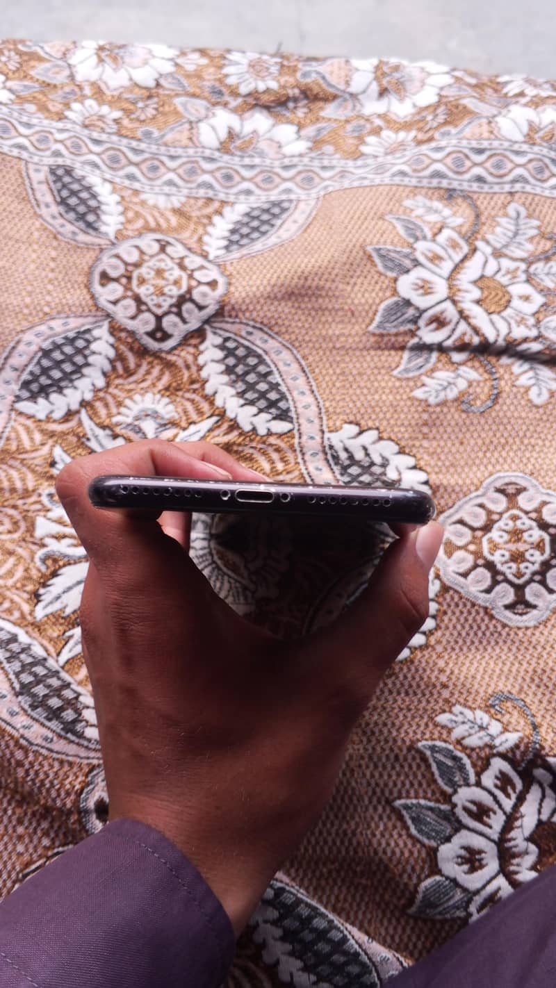 Apple iPhone 7 Plus 1