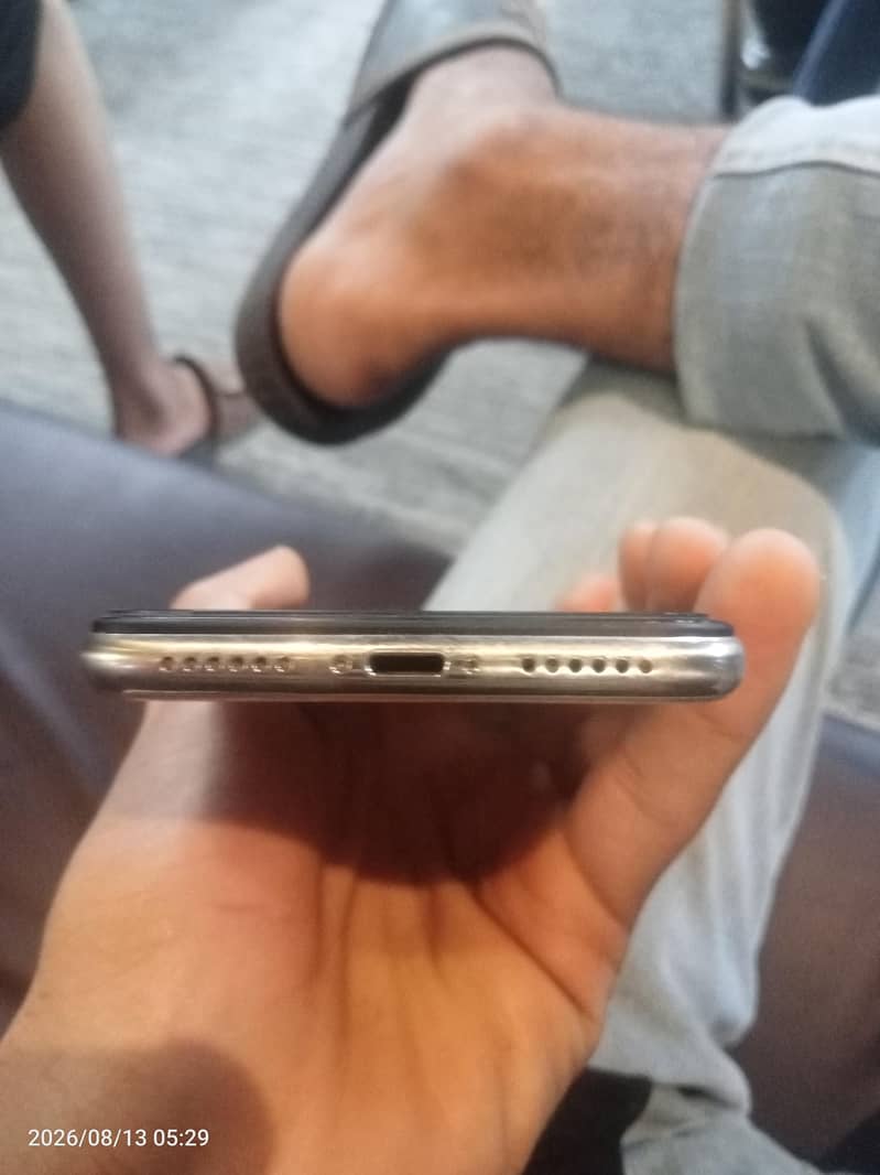 Apple iPhone X 3