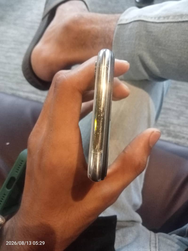 Apple iPhone X 4