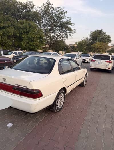 Toyota Corolla XE 2000