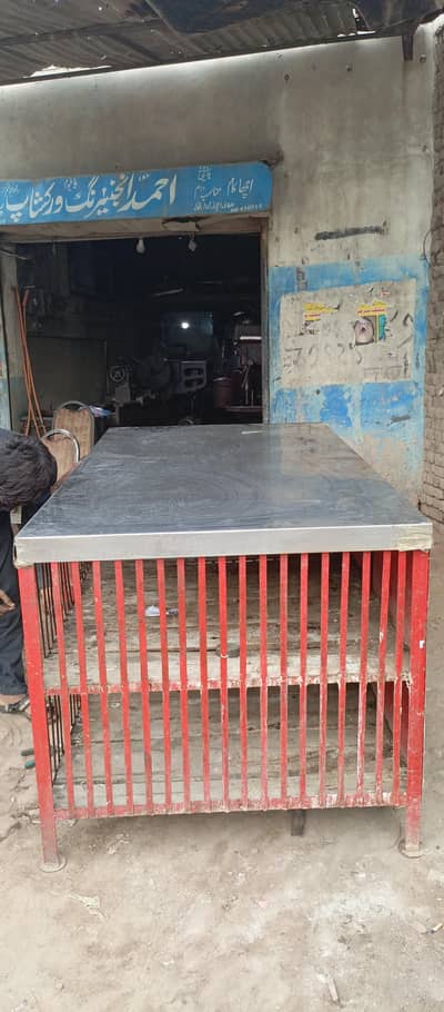 Chiken And Meet Pahata 5 feet lamba h 3.5 chora h boht mzboot bna h