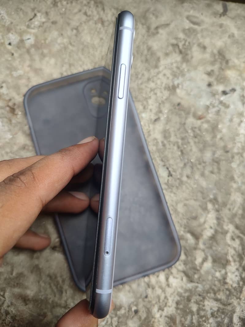 Apple iPhone 11 3