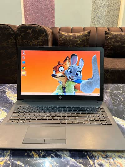Hp laptop G7 8th generation 4/128 SSD