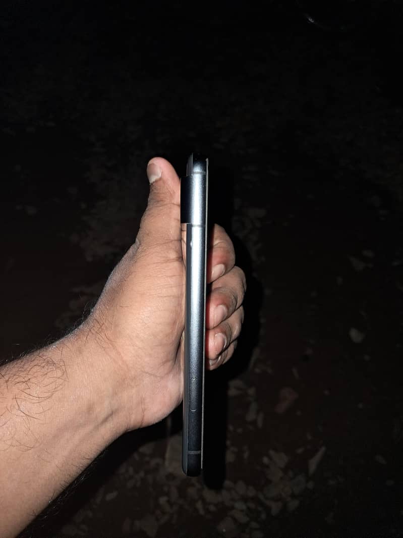 Google Pixel 8 4
