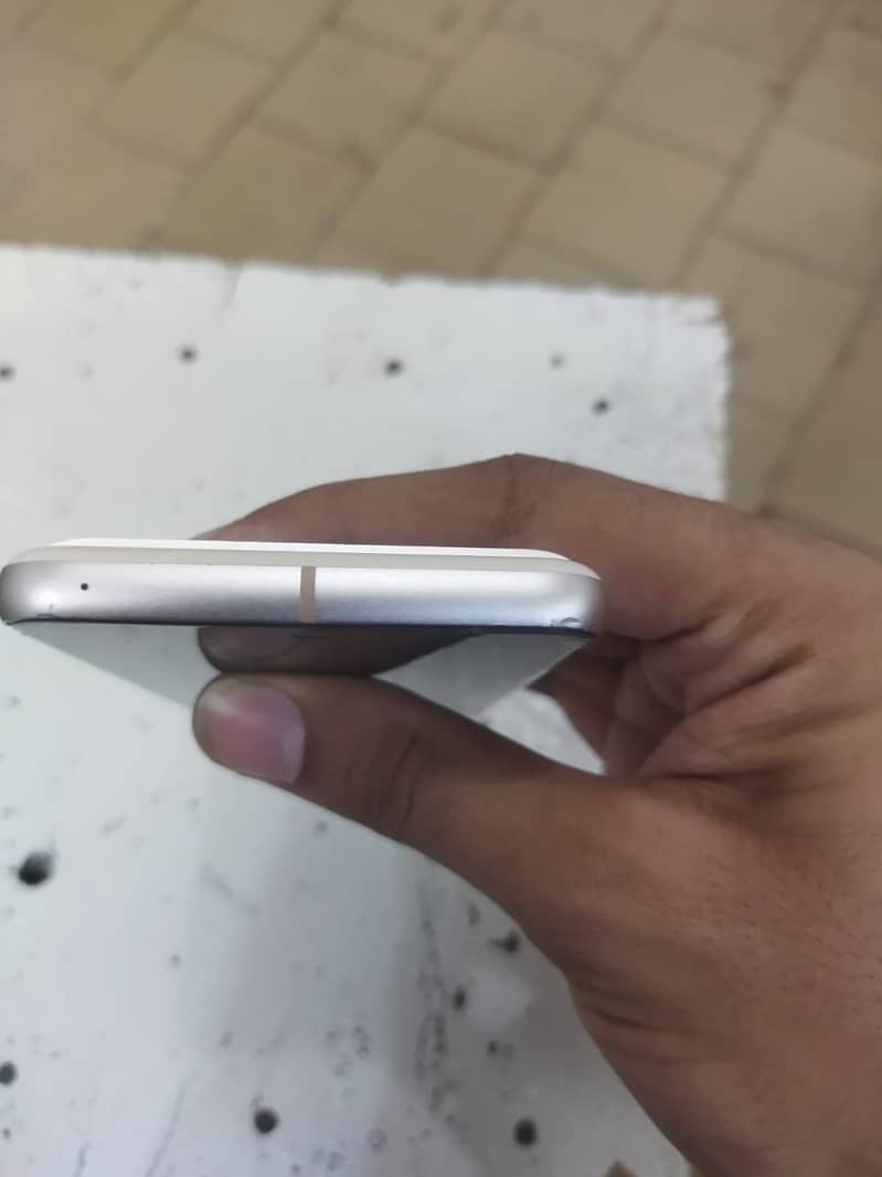 Google Pixel 8 4