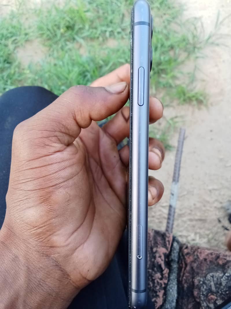 Apple iPhone 11 2