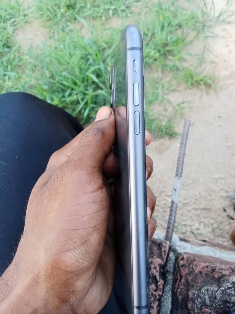 Apple iPhone 11 3