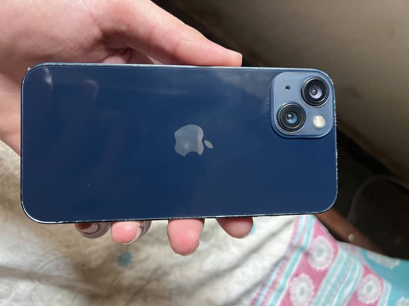 Apple iPhone 13 4