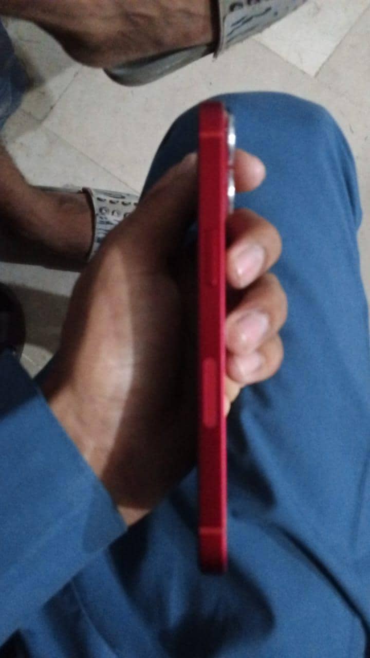 Apple iPhone 13 2