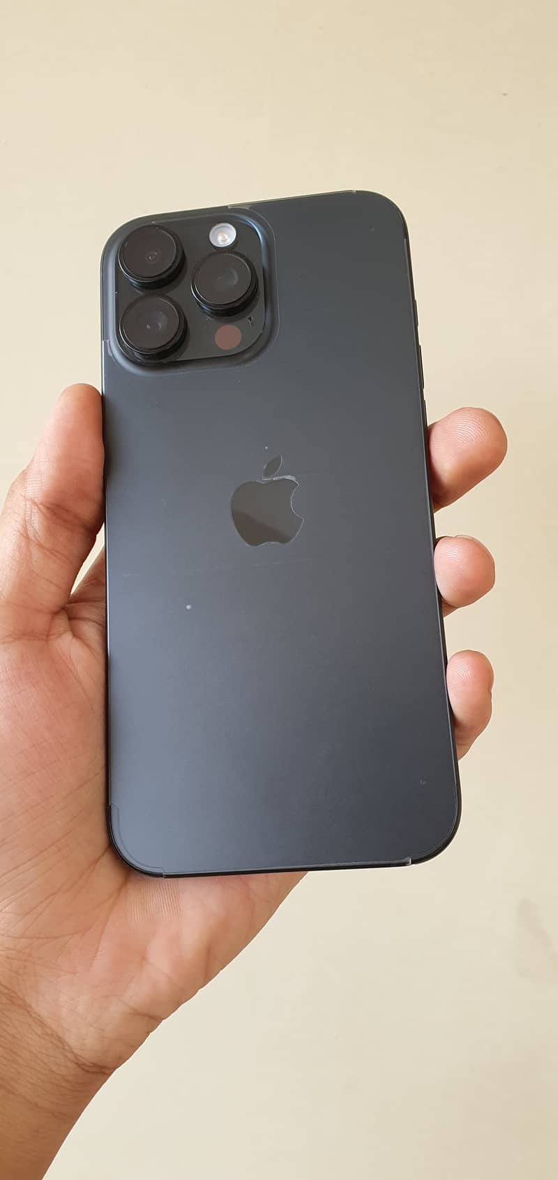 Apple iPhone 16 Pro Max 1