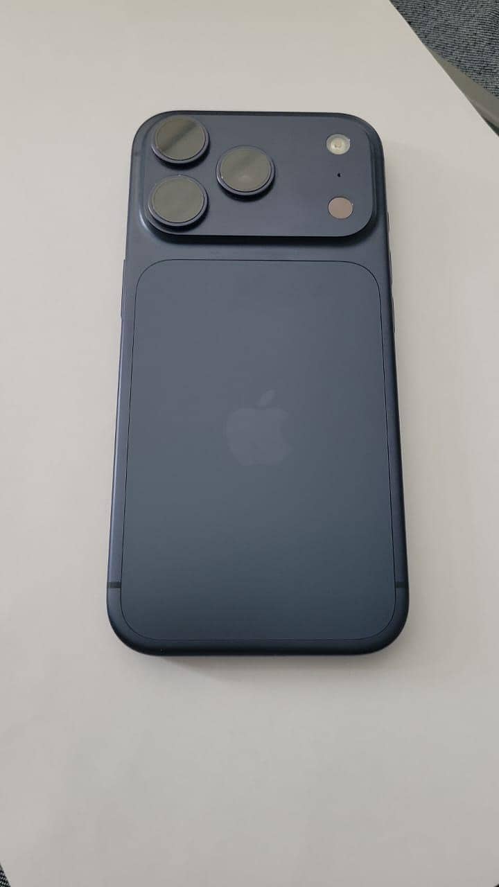 Apple iPhone 17 Pro Max 0