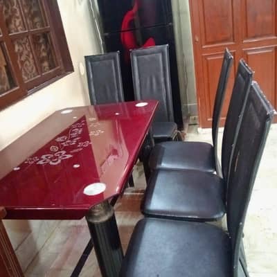 Glass dinning 6 chairs (no demeg)