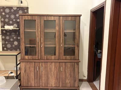 Solid showcase/bookshelf