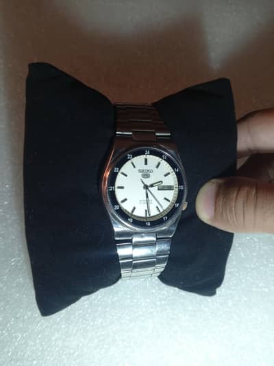 VINTAGE SEIKO 5 AUTOMATIC WATCHES MADE IN JAPAN