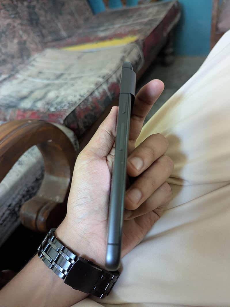 Google Pixel 8 4