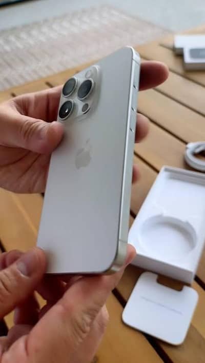 Apple iPhone 15 pro  original  100% with box available