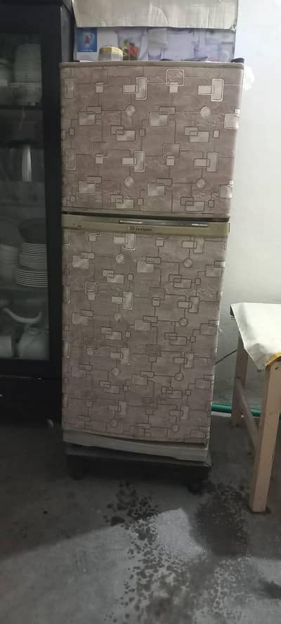 fridge for sale 40000 negotiable Rahim yar Khan