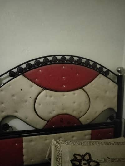 Iron dubble bed in good condition