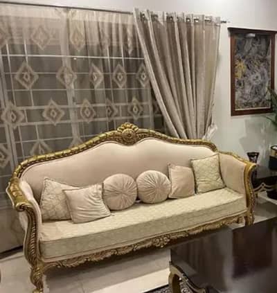 7 seaters sofa with Table