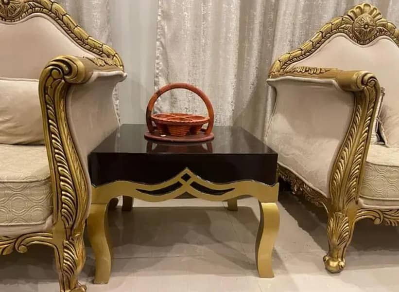 7 seaters sofa with Table 4