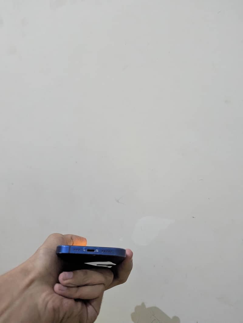 Apple iPhone 12 4