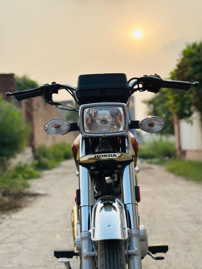 HONDA CG 125 SELF START GOLD EDITION