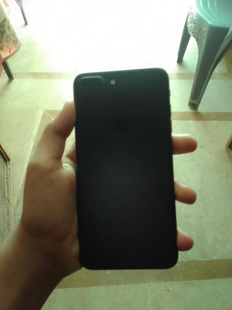 Apple iPhone 7 Plus 1