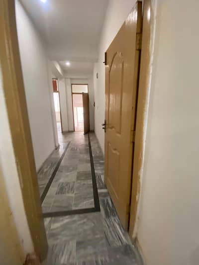 3 beds flat available for rent