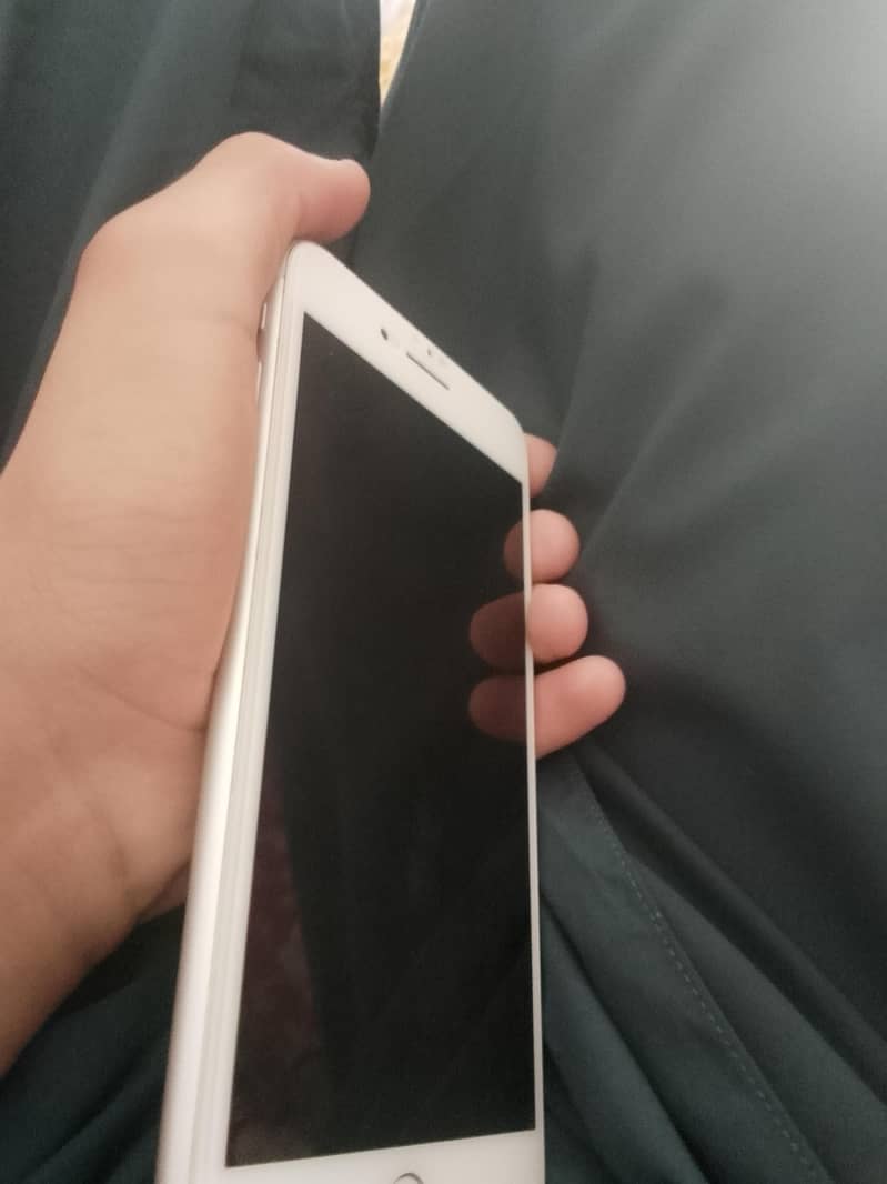 Apple iPhone 8 Plus 1