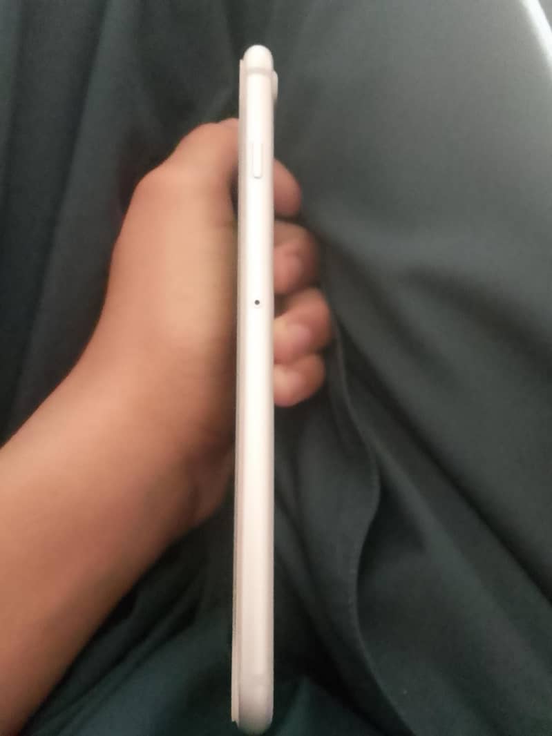 Apple iPhone 8 Plus 3