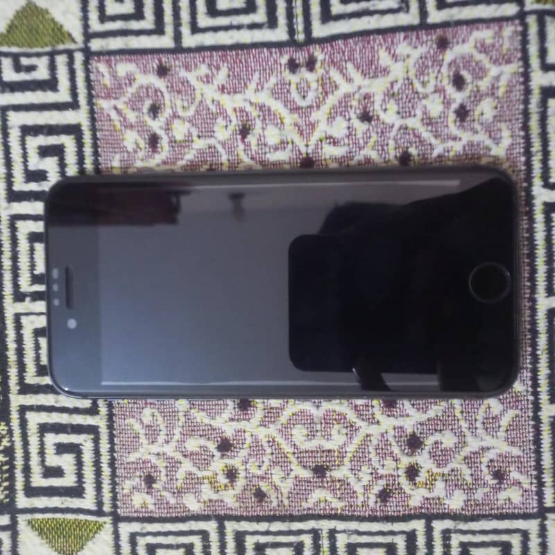 Apple iPhone 8 1
