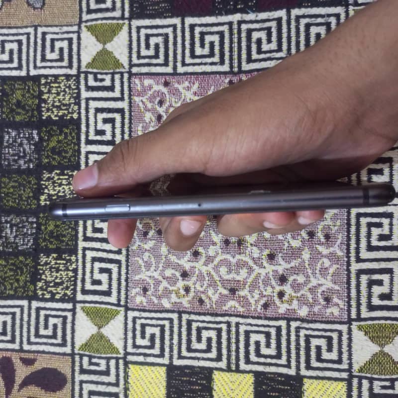 Apple iPhone 8 5
