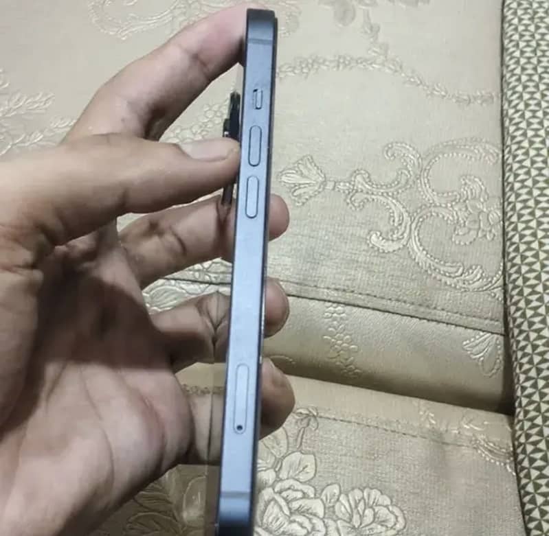 Apple iPhone 13 4