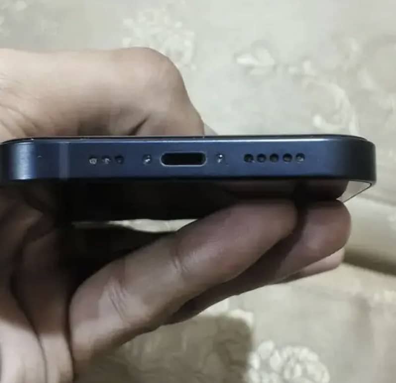 Apple iPhone 13 5