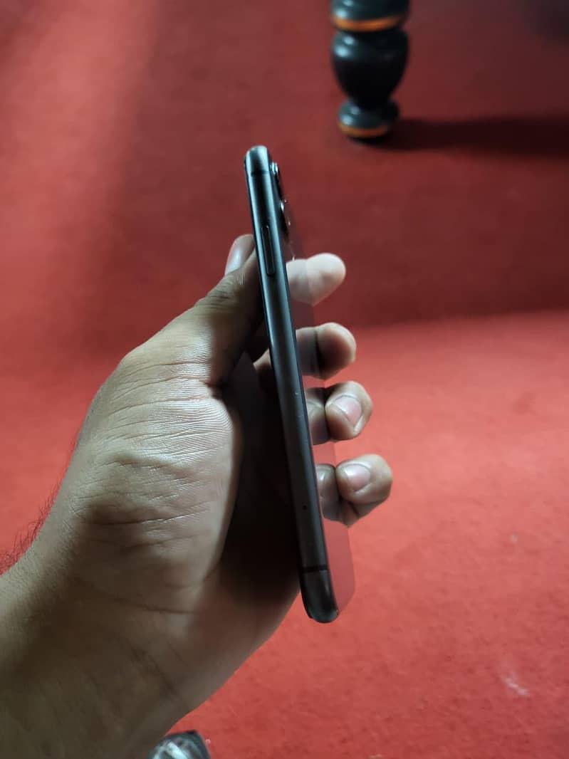 Apple iPhone 11 4