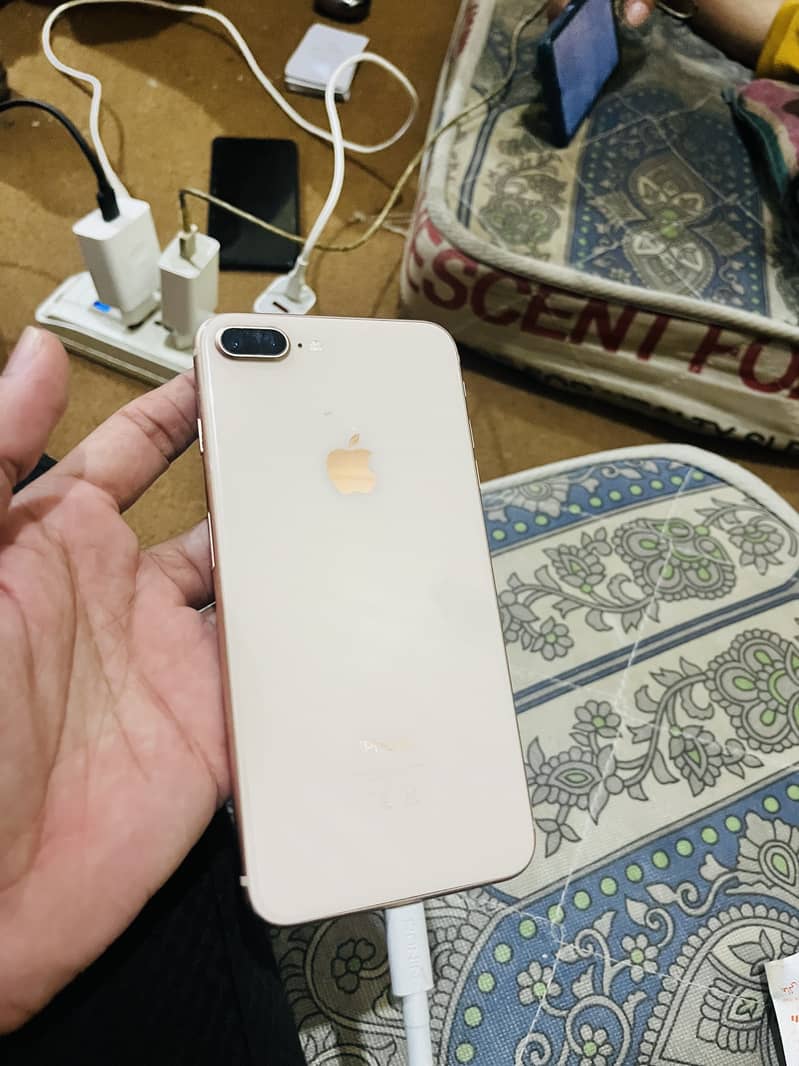 Apple iPhone 8 Plus 0