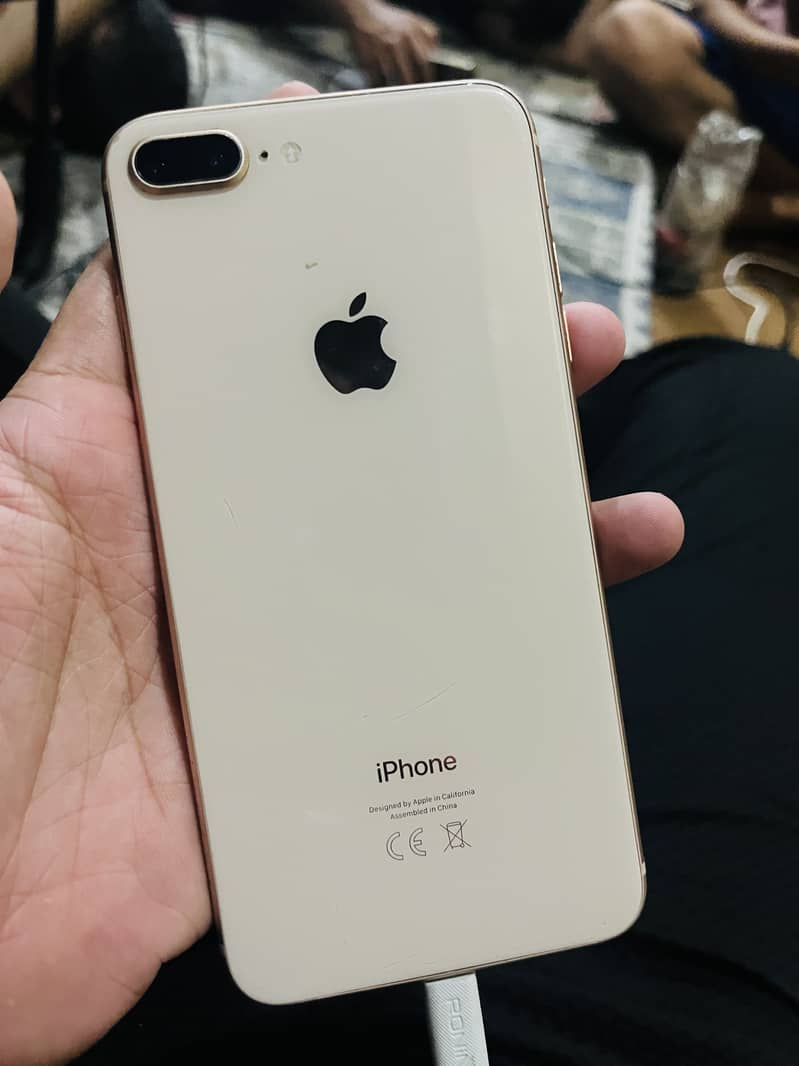 Apple iPhone 8 Plus 3