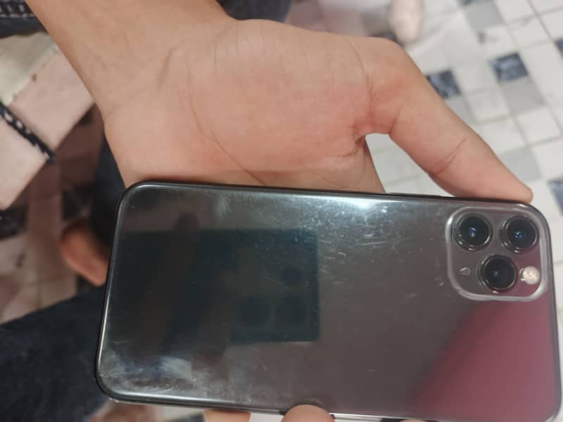 Apple iPhone 11 Pro 2