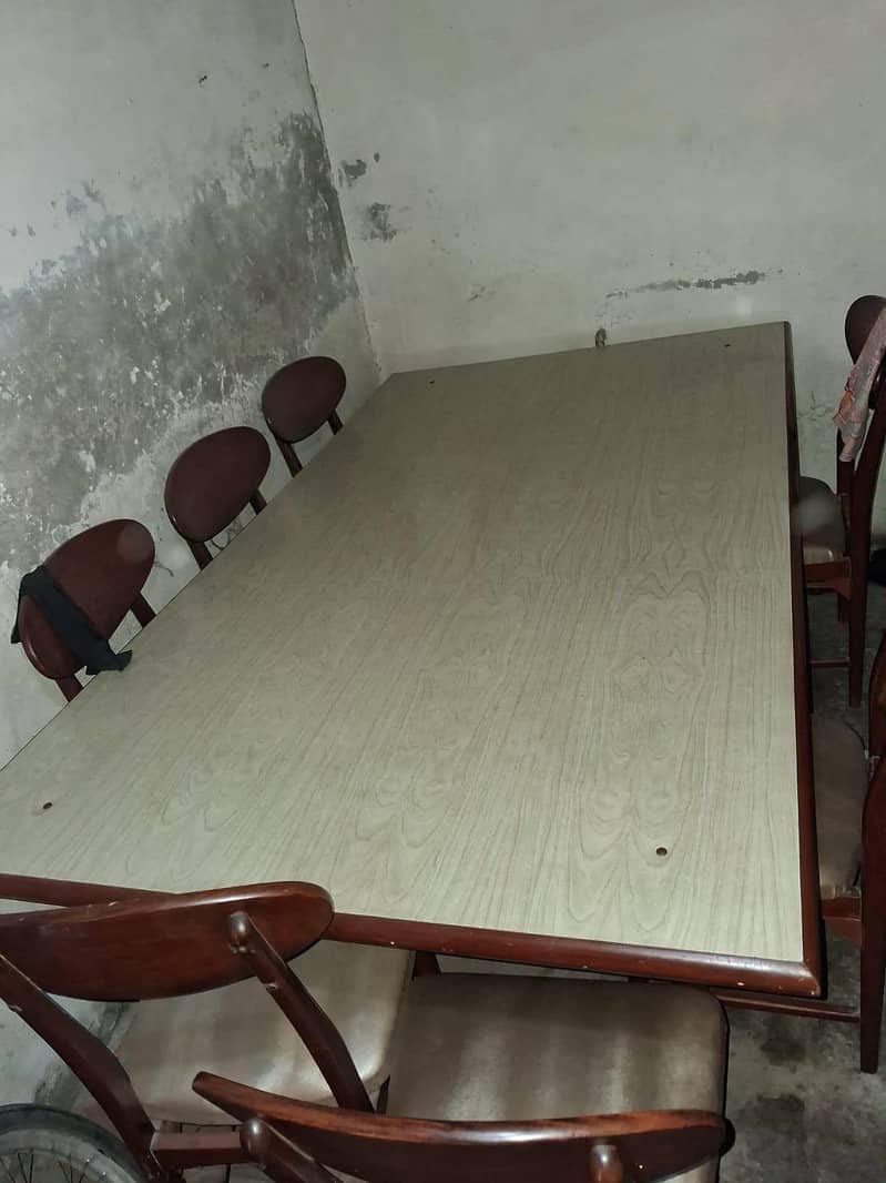 Dining table 0