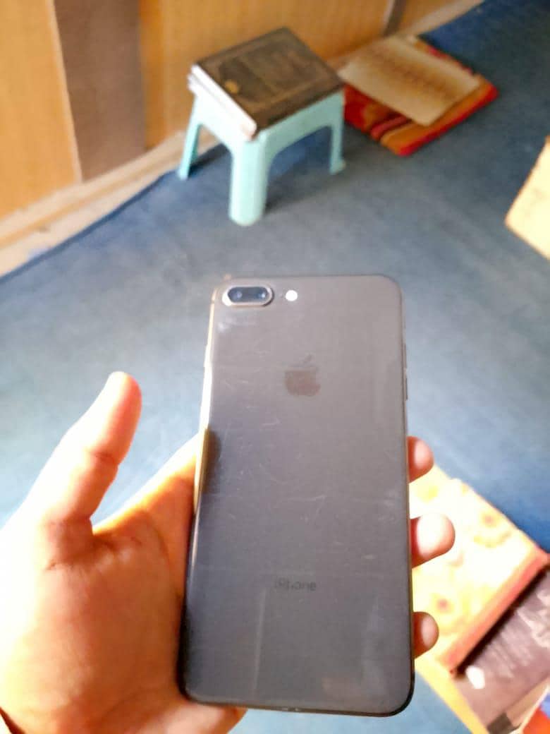 Apple iPhone 8 Plus 4