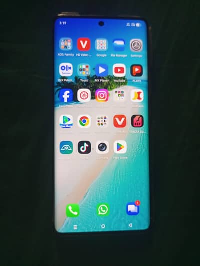 infinix note 40 pro okay hai sirf  back dhakkan damage
