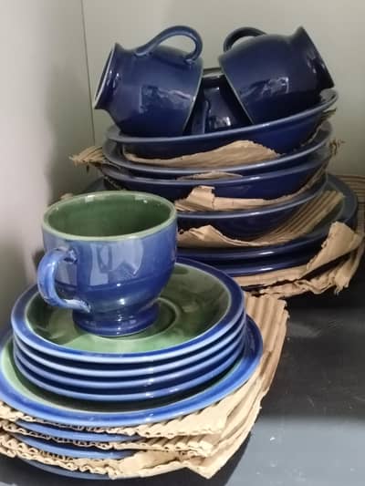 new 20 piece stone wear dinner set